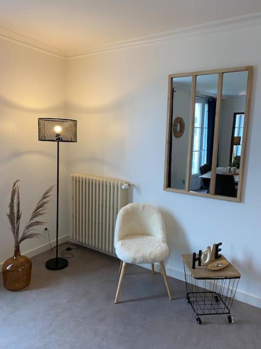 Studio +++ Tres Agreable En Centre Ville Doue-la-Fontaine Bagian luar foto